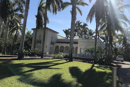 The Mizner Estate French Suite