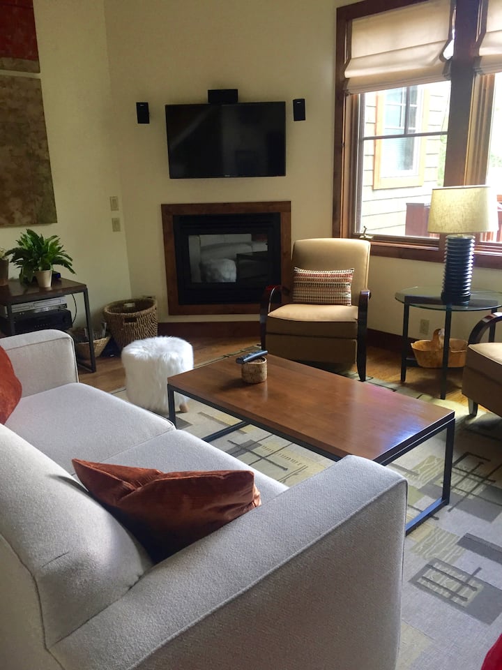 Newly Remodeled 1br Mountain Contemporary + Loft - Aspen, CO