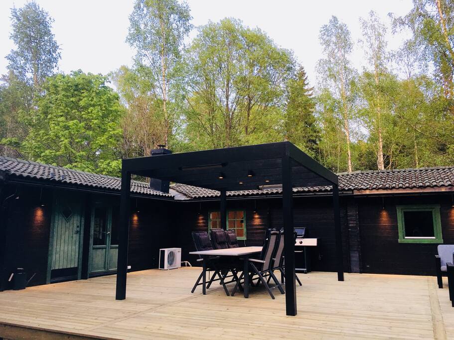 The house and veranda with pergola/Huset och verandan med pergola