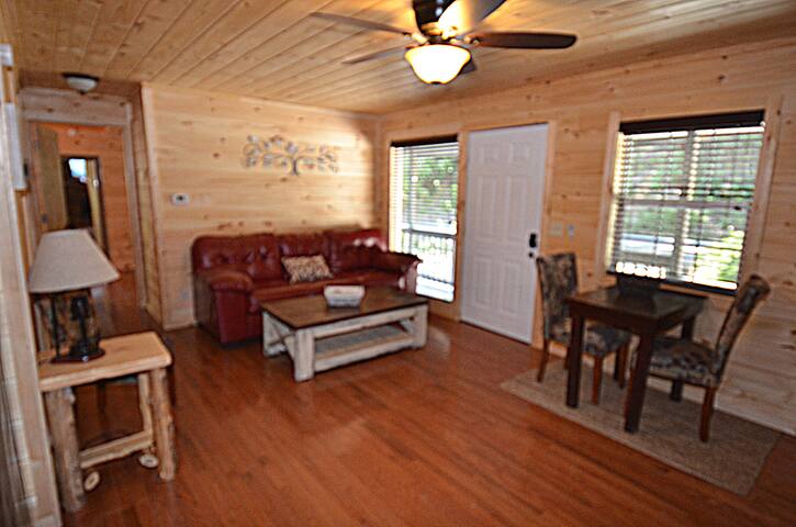 Creekside Cottage Honeymoon Cabin Cabins For Rent In Sevierville
