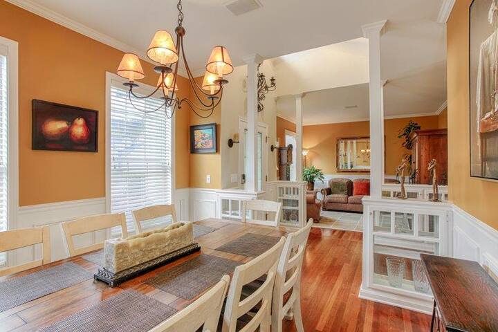 Oregon Winemakers Beautiful Colonial in Salem gallery image 2