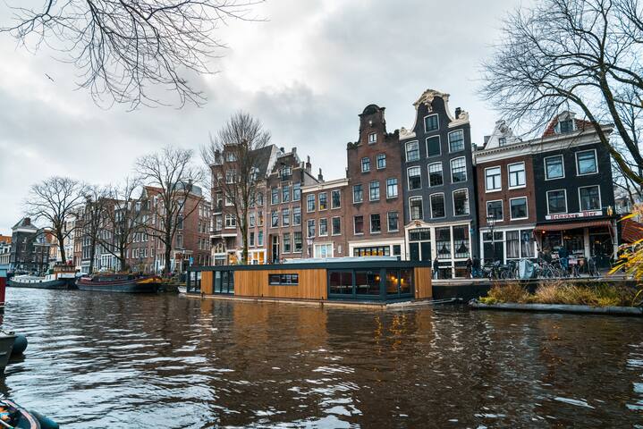 2 Houseboat Suites Prinsengracht Center 9 streets gallery image 2