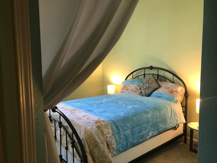 Master Suite kutoka eneo la ubatili/chumba cha Bahari