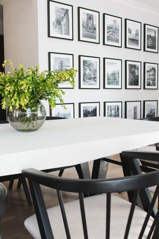 Modern Home in SE walk to Hawthorne & Division gallery image 3