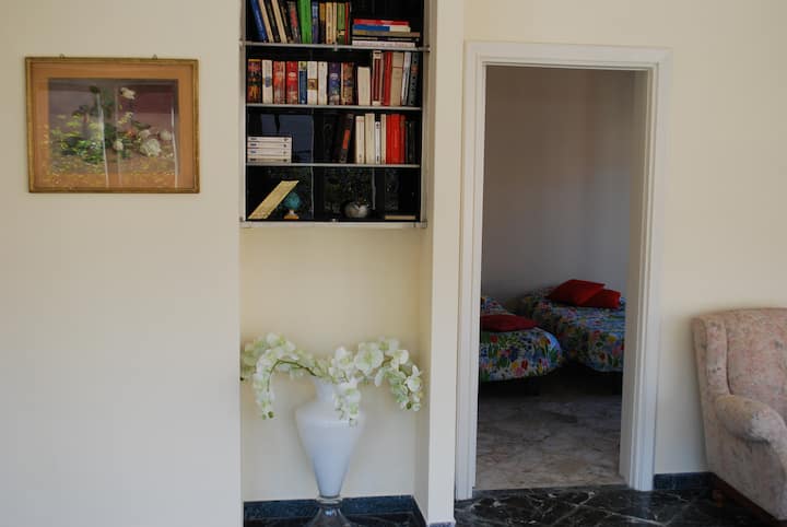 Casa Girasole: Bright, Spacious, Central Apt!