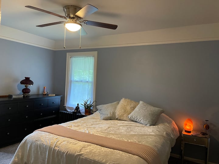 Მთავარი საძინებელი - საწოლი 152 × 203 სმ