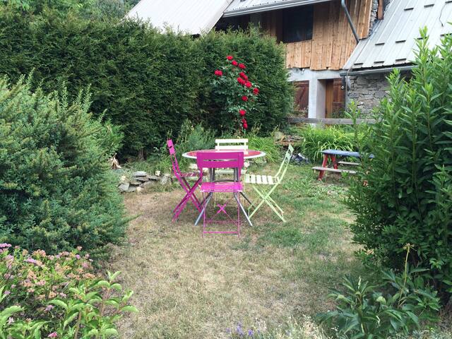 2 rooms garden in village