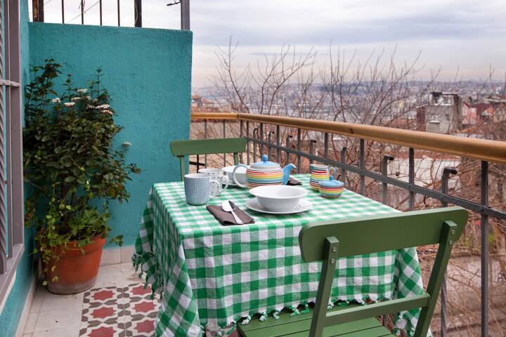 Two Neighboring Houses | 4 Bedrooms, 4 Bathrooms gallery image 5