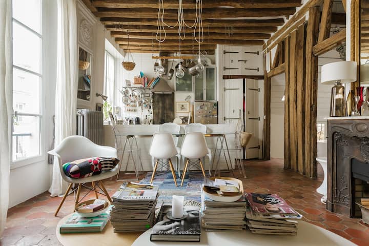 Amazing house under the roofs - High Marais
