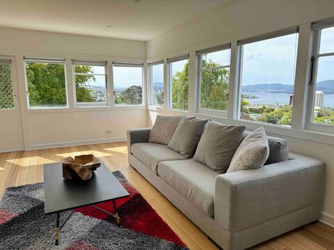 Cheverton House in Sandy Bay