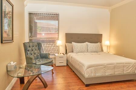 Spacious Private Master getaway +Pool