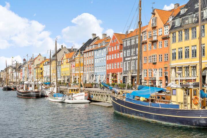 Idyllic heart of historic Copenhagen. gallery image 5