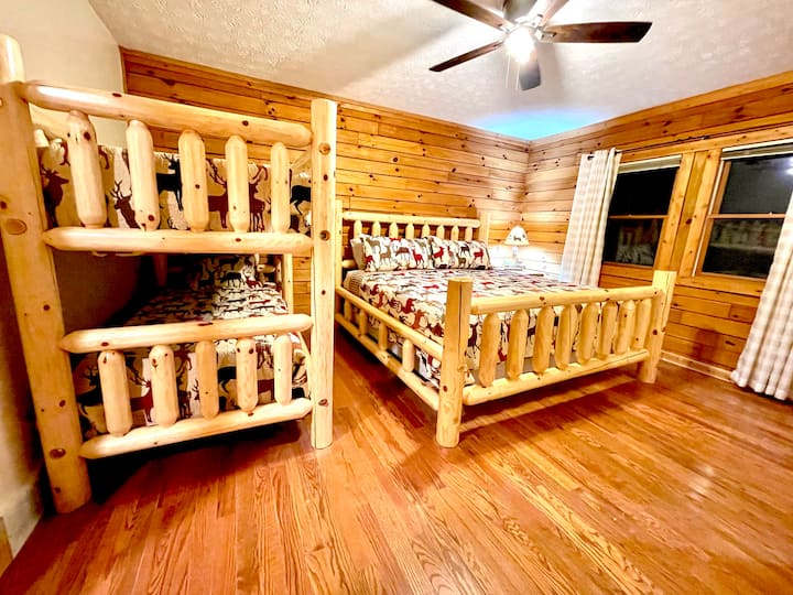 Gathering Cabin
Bedroom 2 - King Bed
Twin Bunk Bed 