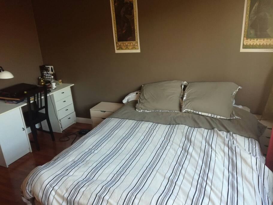 bedroom - bed and desk