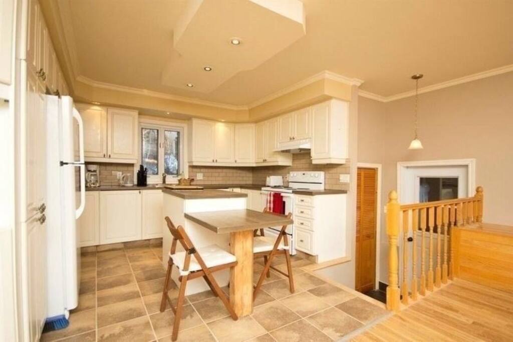 Full kitchen