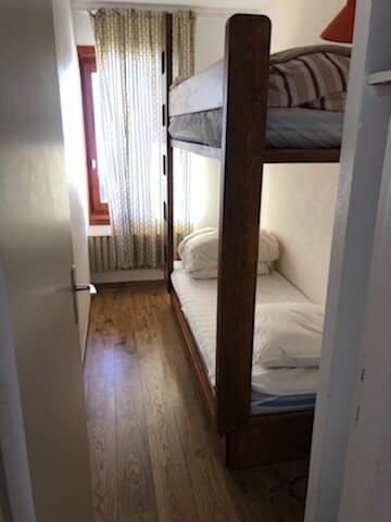 Un espacio para dormir independiente ideal para una familia o amigos