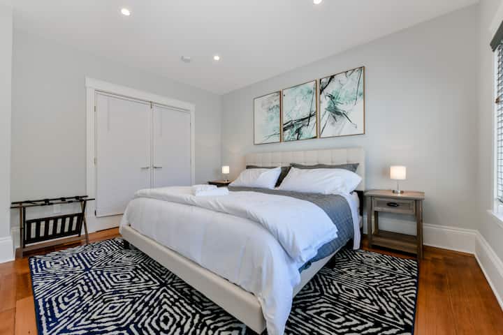 Spacious and Newly Renovated Minutes from Boston