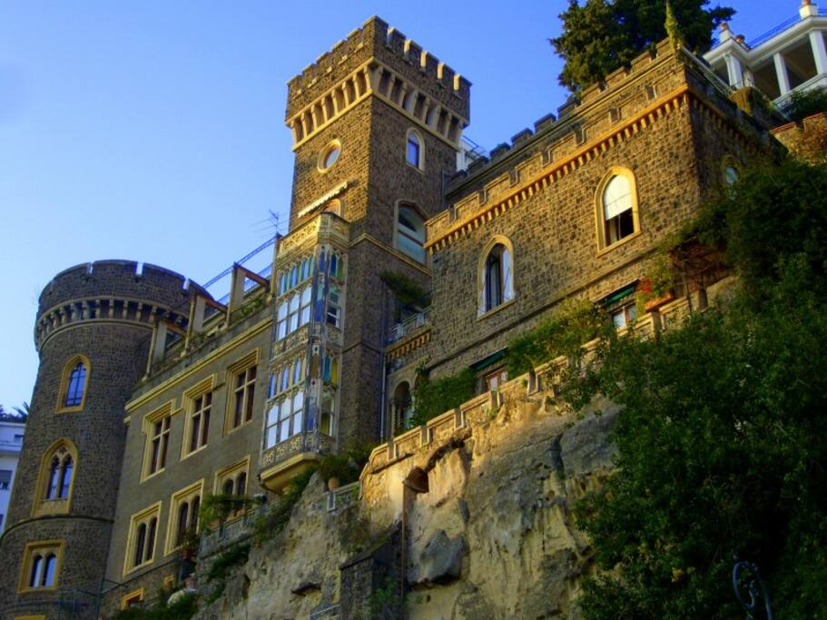 il nostro B&B è in uno dei castelli più belli di Napoli
