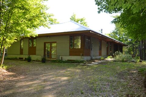 The Lake House on Kawagama w/ Sauna & EV Charger