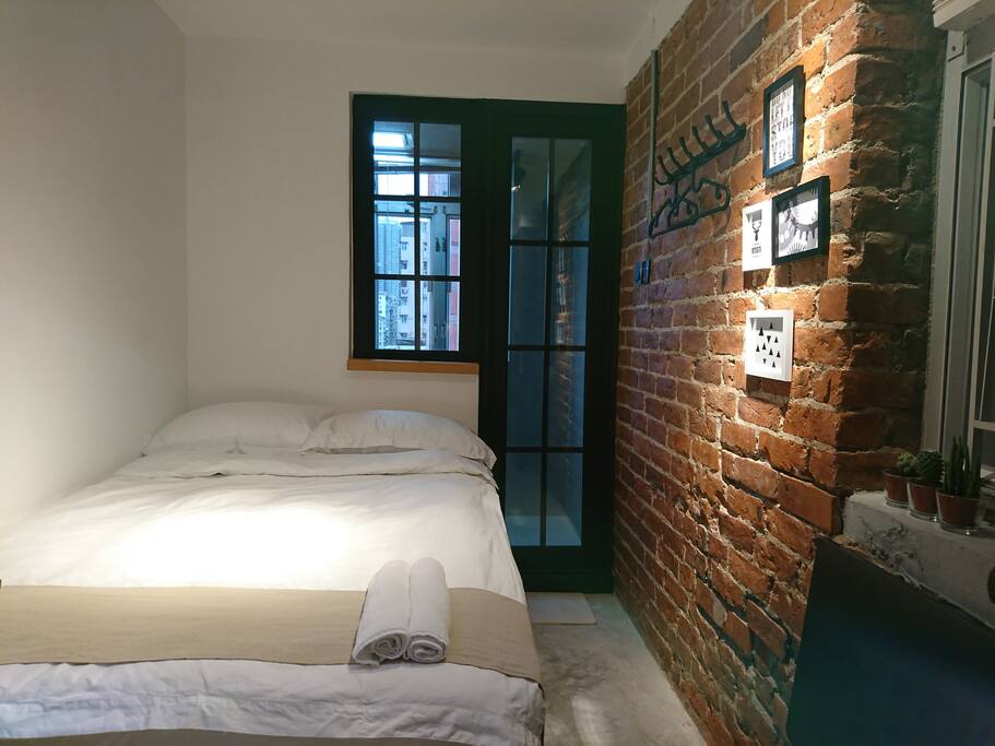 Modern lofts interior atmosphere of rustic gives the space charming look to this studio. (Vicael) Interior Designer exposed the original historical old brick wall makes it looks industrial creating a spirit of old presented combined with modern.