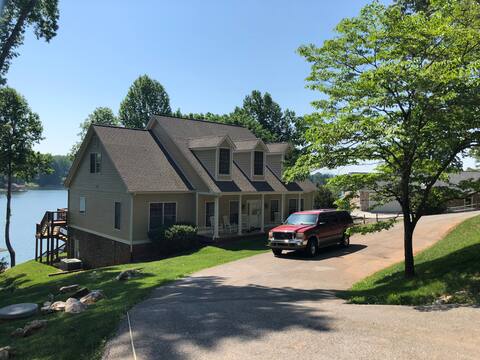 A Morning Mist: 7-BR Home on Smith Mountain Lake