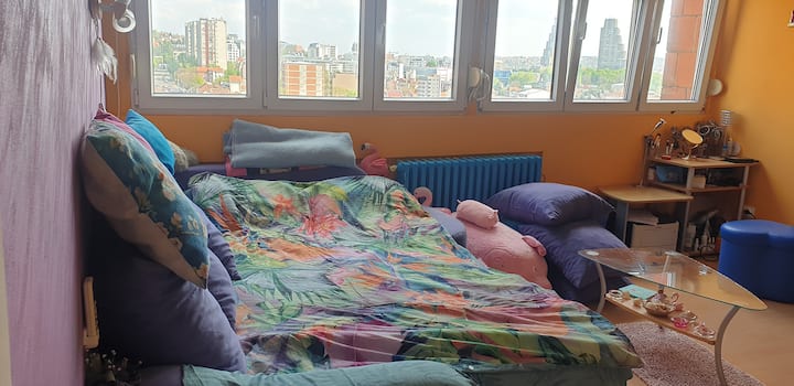 La camera da letto viola più grande per 3 persone
