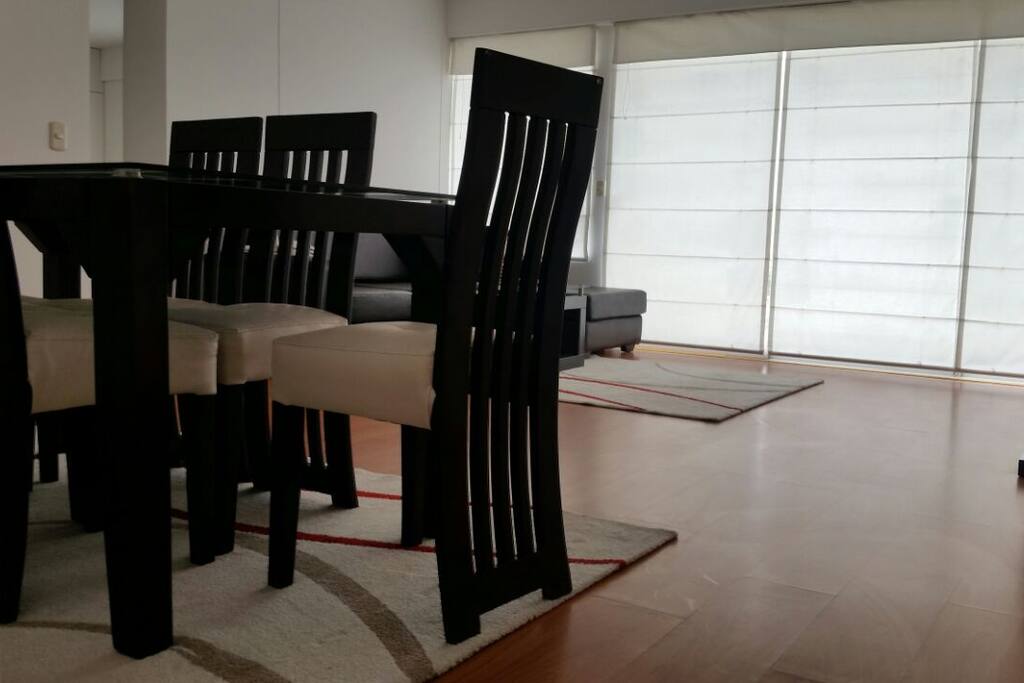 Salle à manger (table pour 6 personnes)