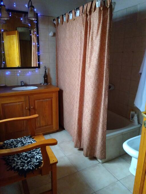 baño completo compartido