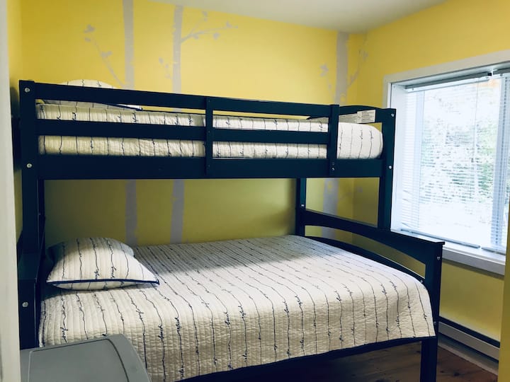 iki tek kişilik yatak 