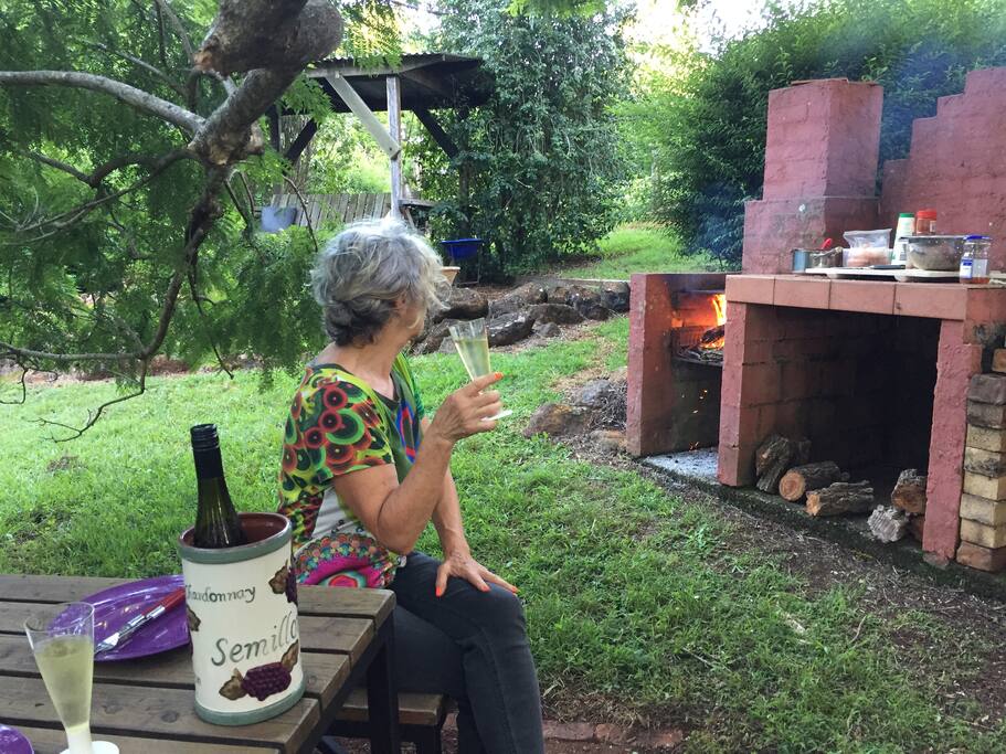 K having a BBQ! a wine, I cook