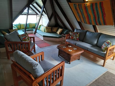 Passion Fruit Attic Apartment