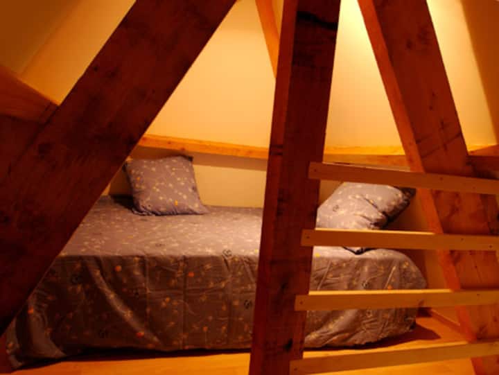 חדר שינה במזנין