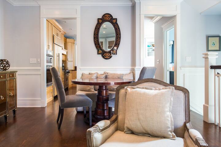 Featured in Chicago Socials Most Luxurious Airbnbs gallery image 5