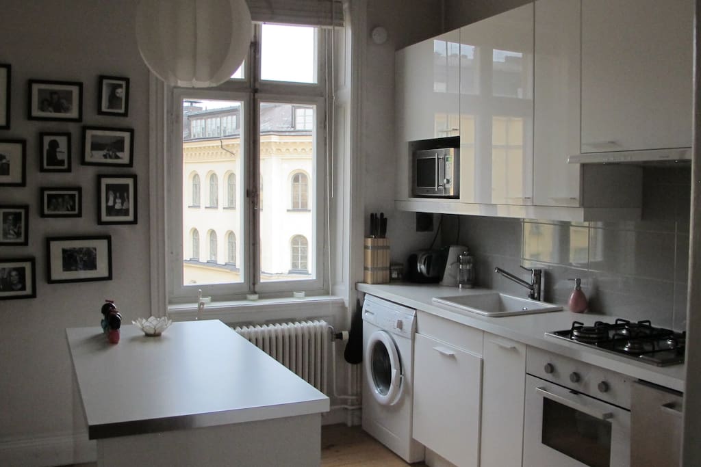 Kitchen with dishwasher and washing machine