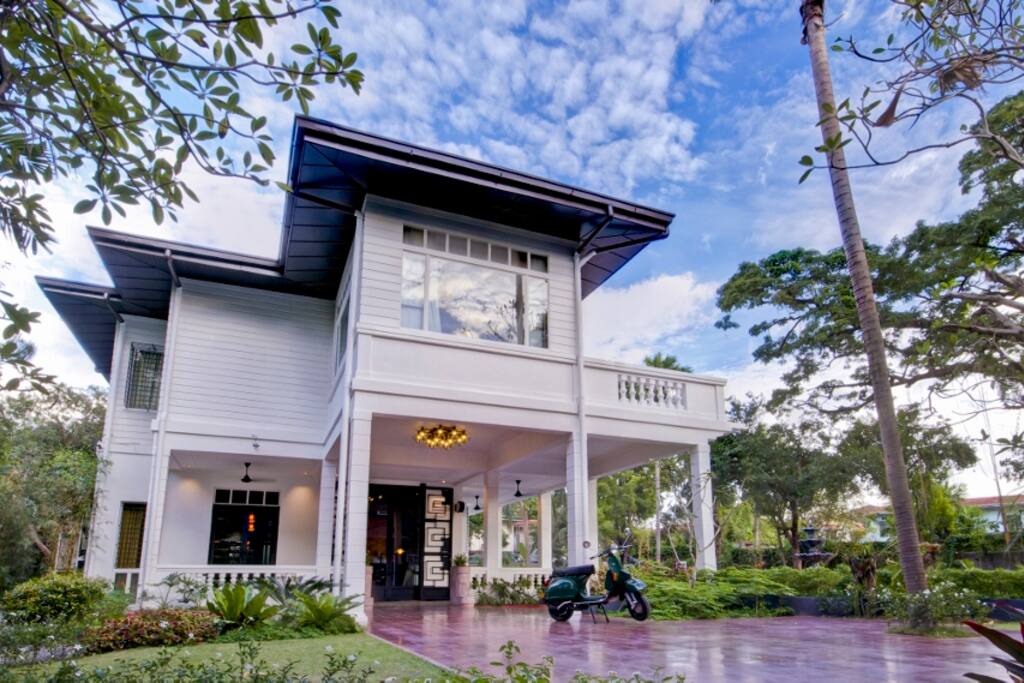 The Henry Hotel Manila - Main House