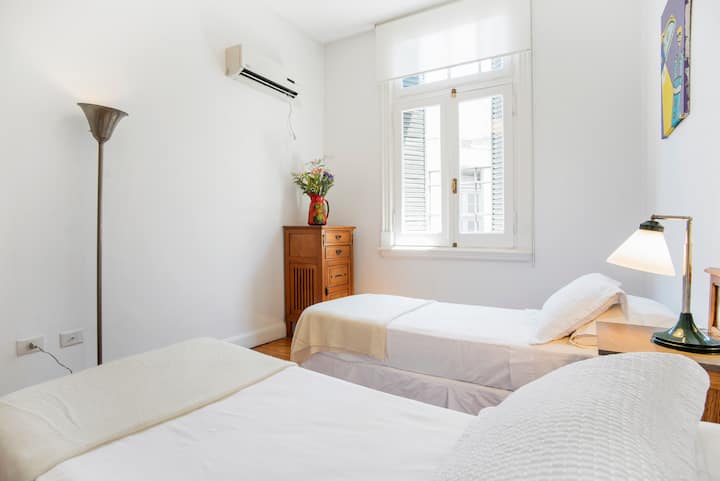 Second Bedroom (This can have 2 single beds or a double bed, at the guests' choice)