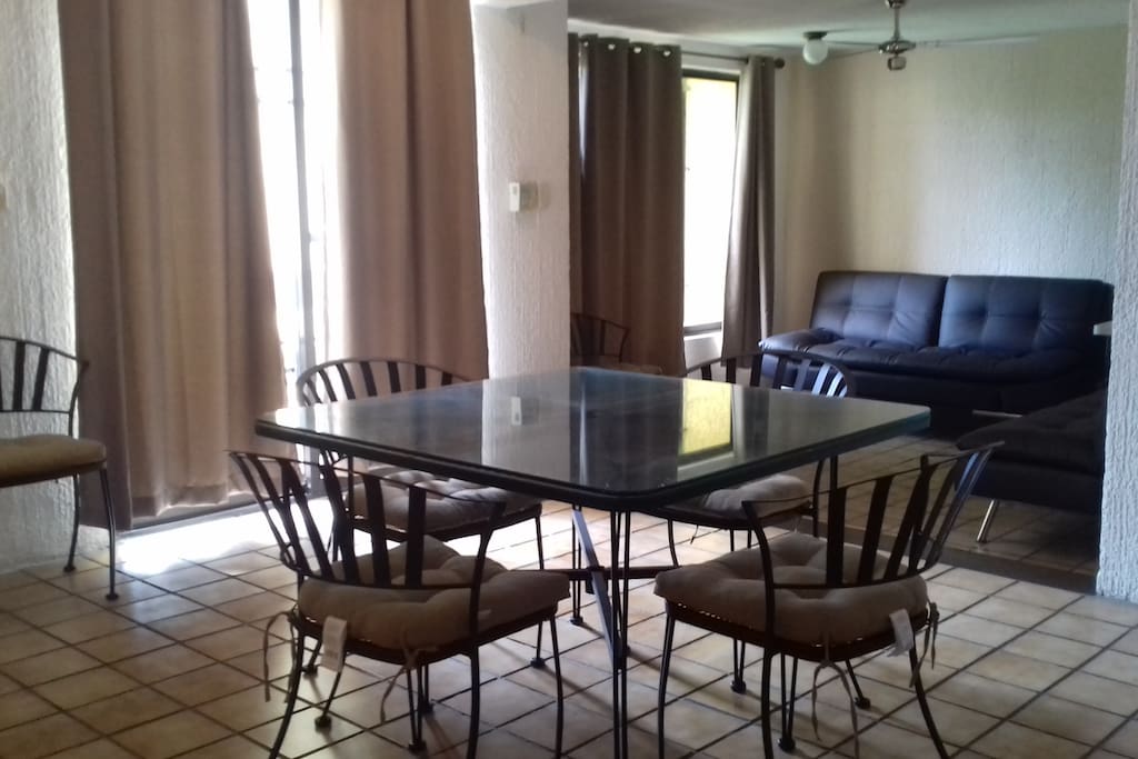 Comedor con seis sillas