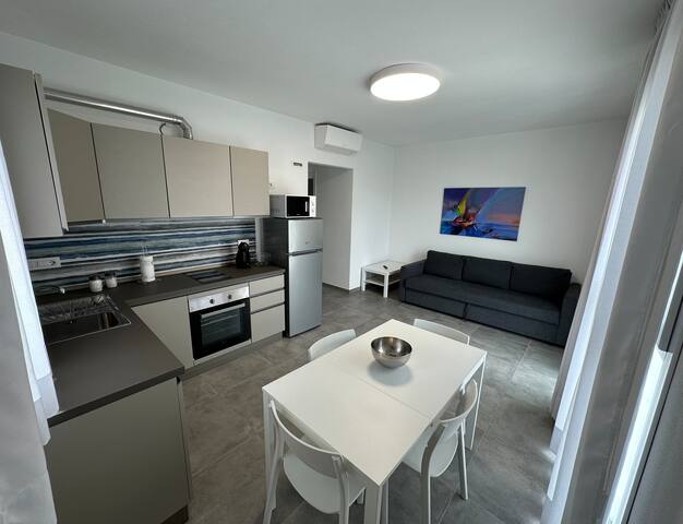 Entire home with 1 bedrooms in Olbia - Appartamento Moderno a Olbia [Aeroporto a 2KM]