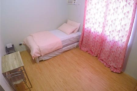 Studio Flat Near Cebu IT Park (w/ Kitchen & Wi-Fi)