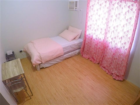 Studio Flat Near Cebu IT Park (w/ Kitchen & Wi-Fi)