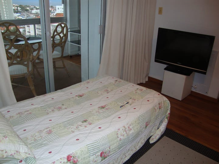 Dormitorio 2 con cama marinera Moramo napraviti neke izmjene barem u nastavku.
 
1. promijenite ručku (možete je kupiti kod Seline)
2. promijenite sliku, vijke i sve druge dijelove izložene vani (moraju biti otporni na roletnu)
3. promijenite kotač (možete ga kupiti kod Seline)
4. odvojite žičani pojas kako biste izbjegli kratki spoj
5. zapečatite žičanu vezu.
6. promijenite hidraulično ulje baš kao što ste rekli
7. promijenite koncentraciju elektrolita za bateriju.