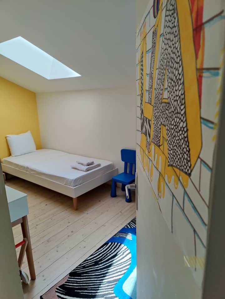 Chumba cha kwanza cha watoto