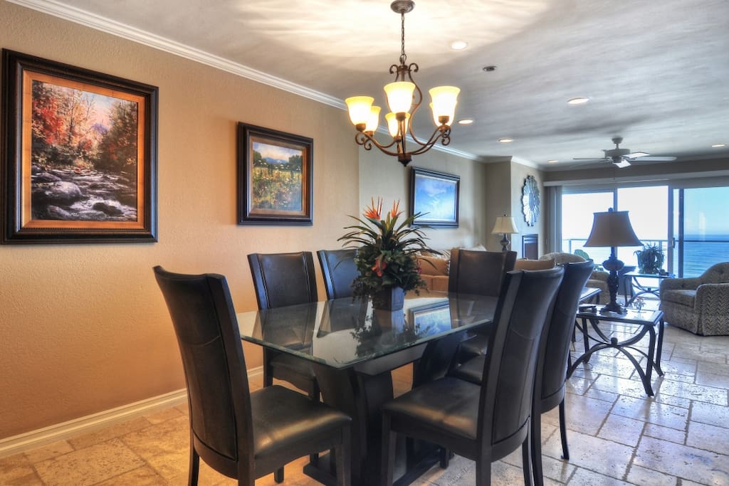 Dining area, seating for 6