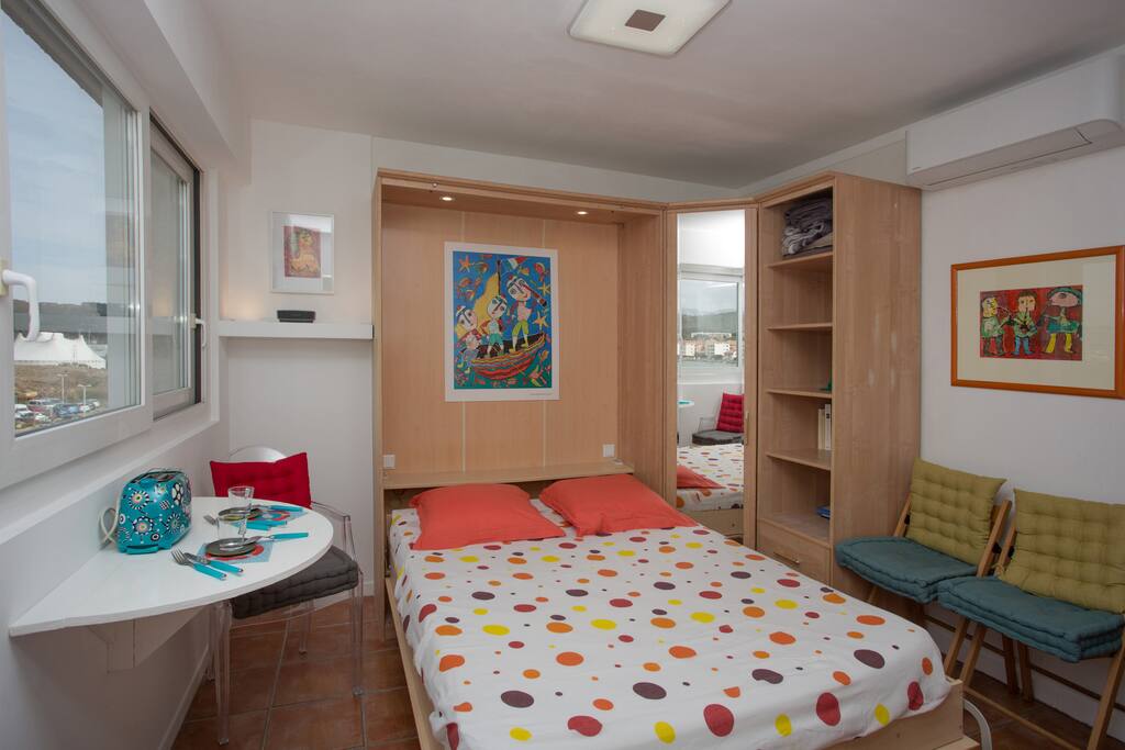 Studio avec clim vue exceptionnelle 50m plages