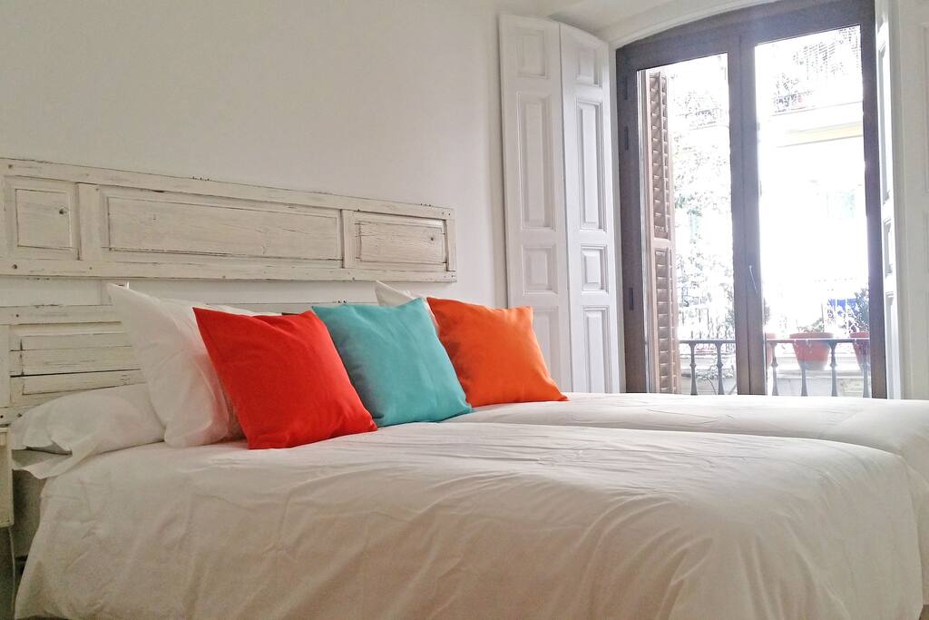 Dormitorio 1
(Exterior con balcón)