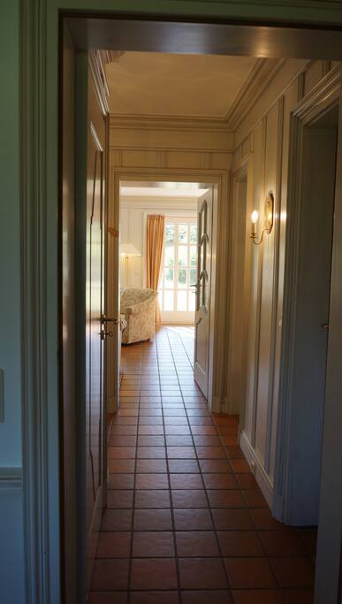 Blick vom Schlafzimmer durch den Flur Richtung Terasse
