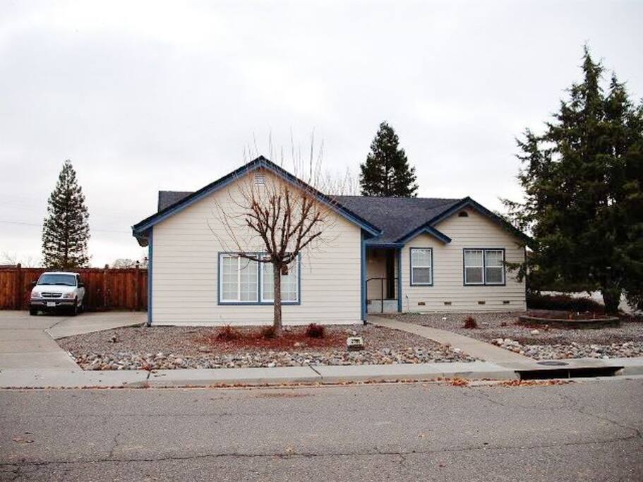 Front of home and spacious driveway.