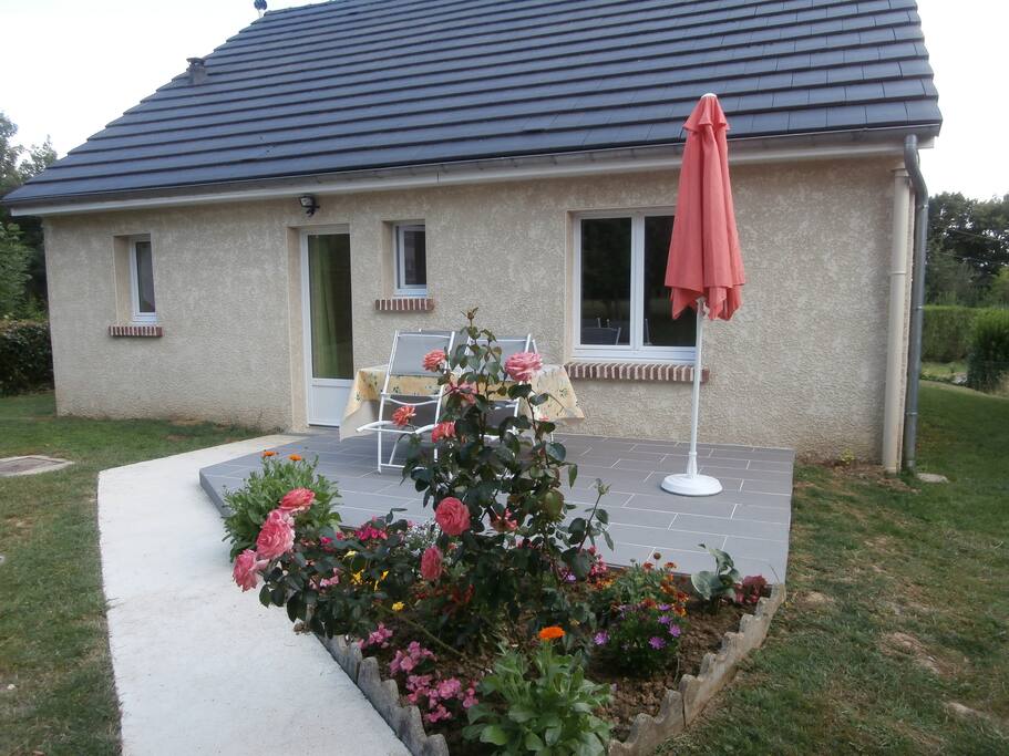 l'arrière de la maison, espace détente et son parc arboré de 1700m²