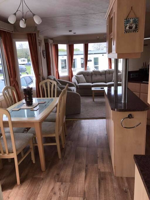 Dining/kitchen area