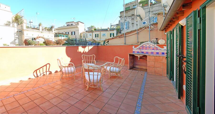 Navona-Campo de’ Fiori Penthouse with 2 balconies gallery image 2